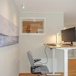 Luxomes: Design Apartment - Near Airport