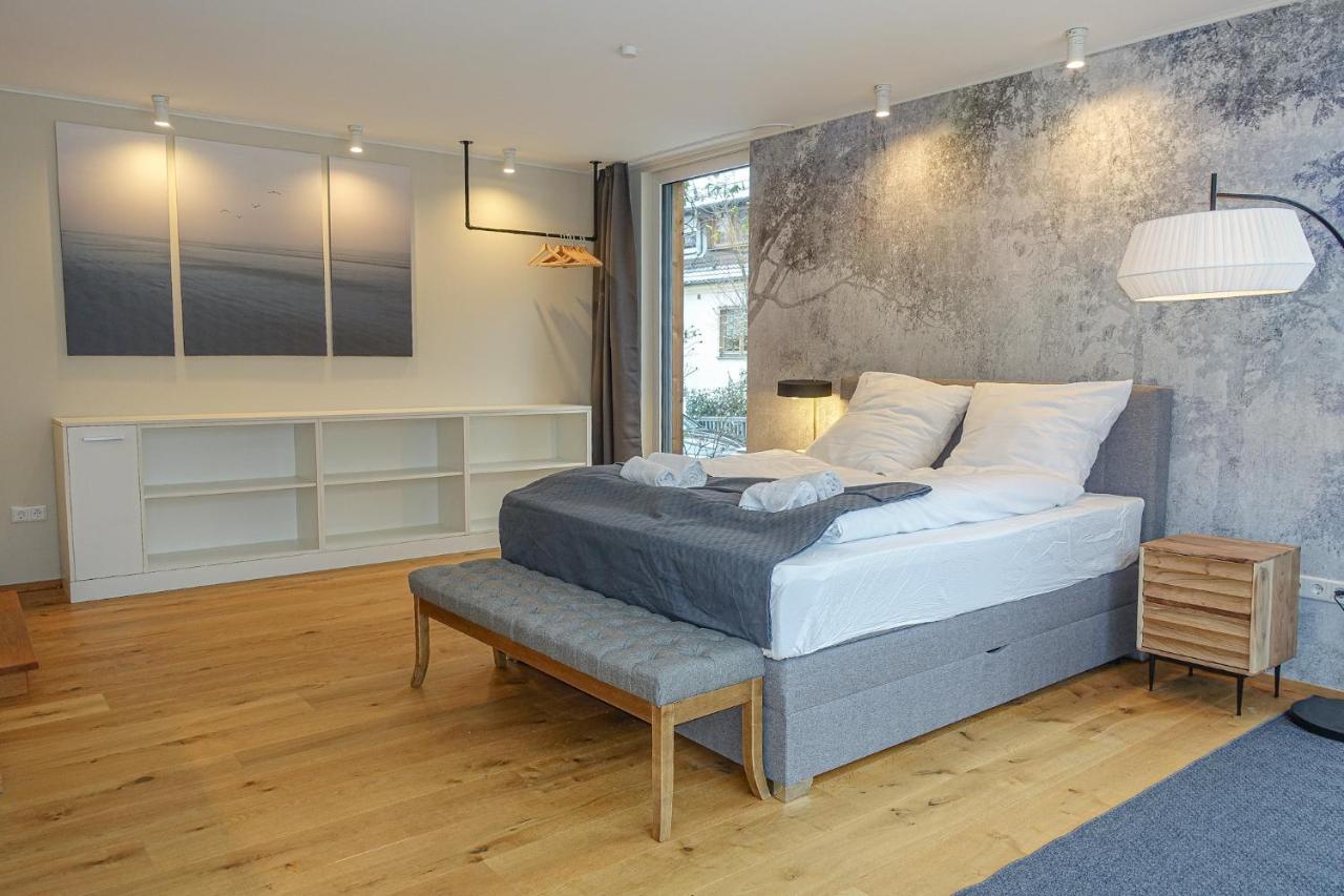 Luxomes: Design - Near Airport *