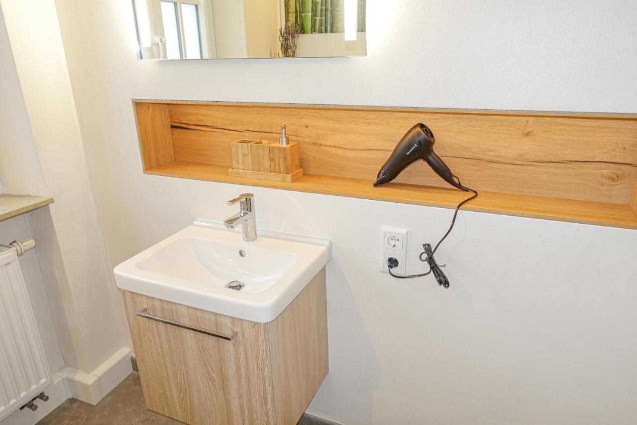 Luxomes: Design - Near Airport *