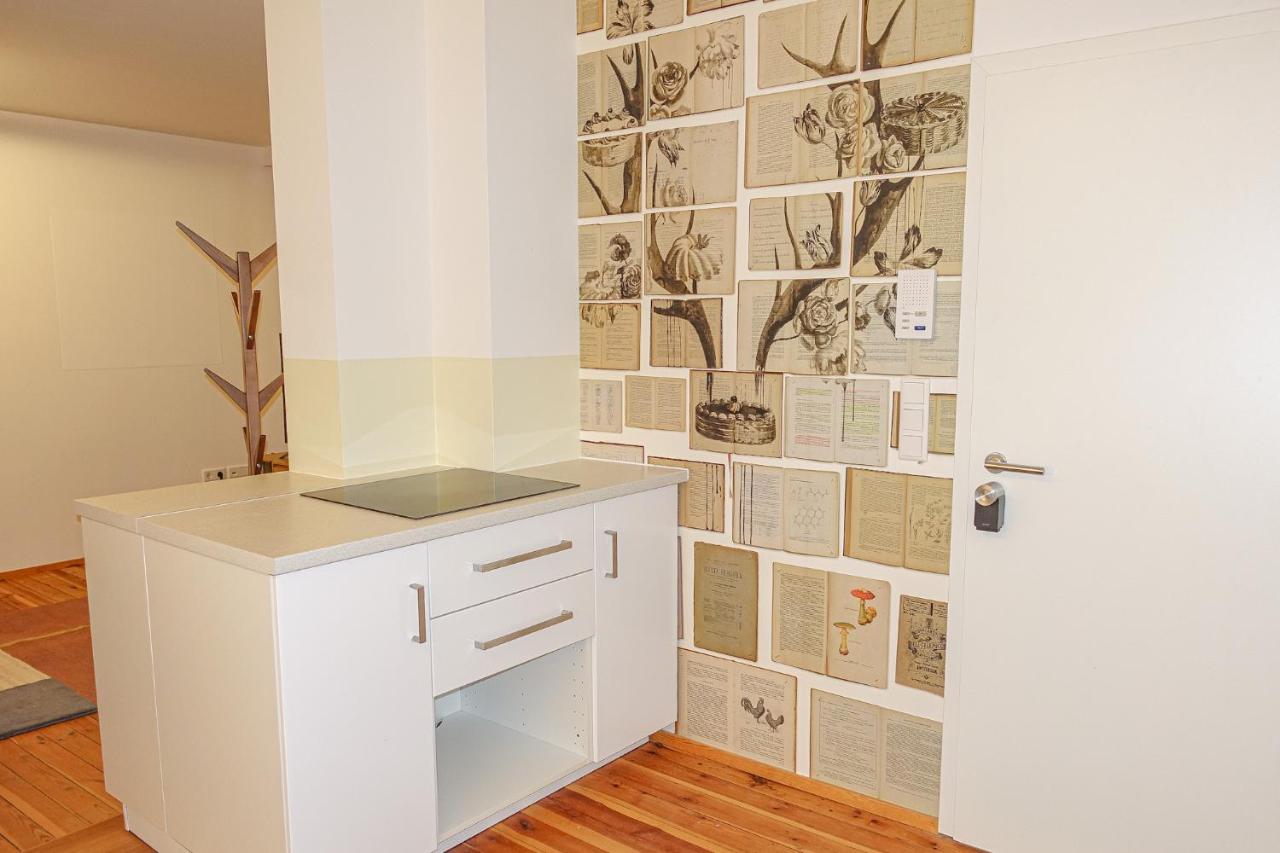 Luxomes: Design - Near Airport Apartment *